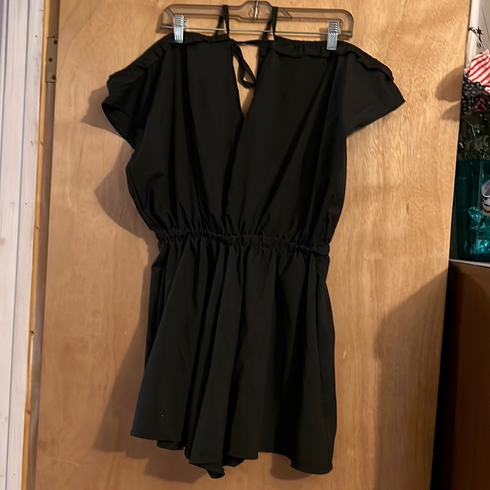 Black lightweight romper size XL vneck partially open back